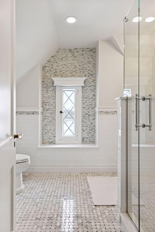 2116 W Lake Of The Isles Parkway, Minneapolis, MN 55405