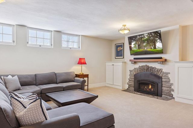 2116 W Lake Of The Isles Parkway, Minneapolis, MN 55405