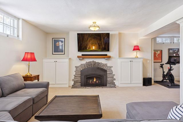 2116 W Lake Of The Isles Parkway, Minneapolis, MN 55405