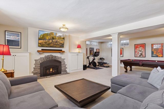 2116 W Lake Of The Isles Parkway, Minneapolis, MN 55405