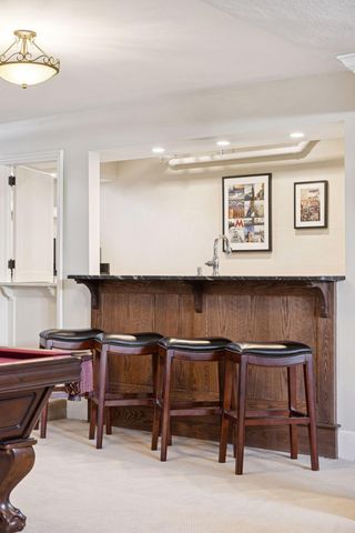 2116 W Lake Of The Isles Parkway, Minneapolis, MN 55405