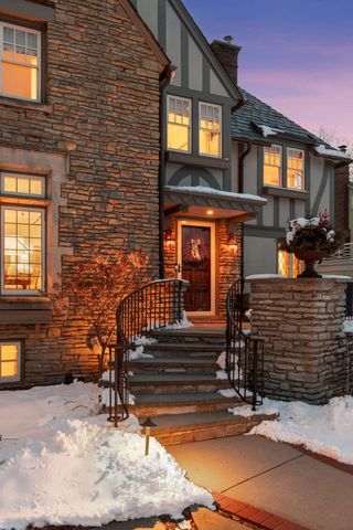 2116 W Lake Of The Isles Parkway, Minneapolis, MN 55405