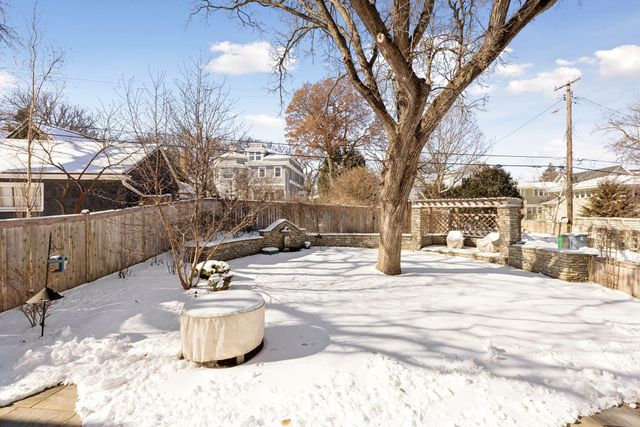 2116 W Lake Of The Isles Parkway, Minneapolis, MN 55405