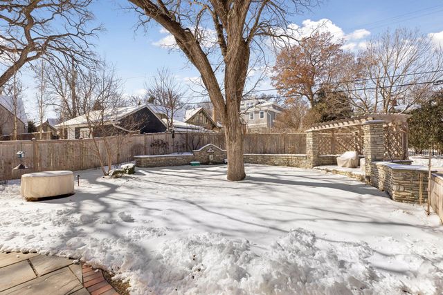 2116 W Lake Of The Isles Parkway, Minneapolis, MN 55405