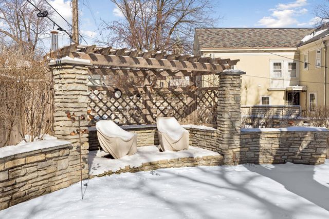 2116 W Lake Of The Isles Parkway, Minneapolis, MN 55405