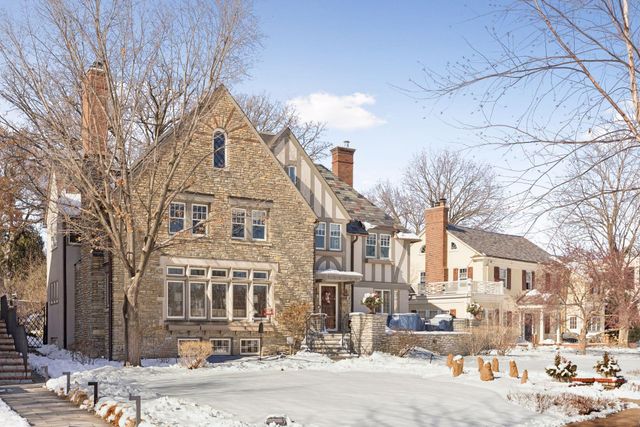 2116 W Lake Of The Isles Parkway, Minneapolis, MN 55405