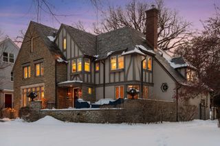 2116 W Lake Of The Isles Parkway, Minneapolis, MN 55405