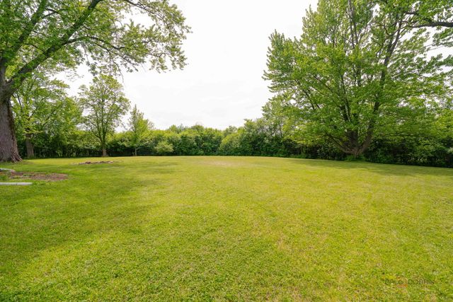 30128 N Saint Marys Road, Libertyville, IL 60048
