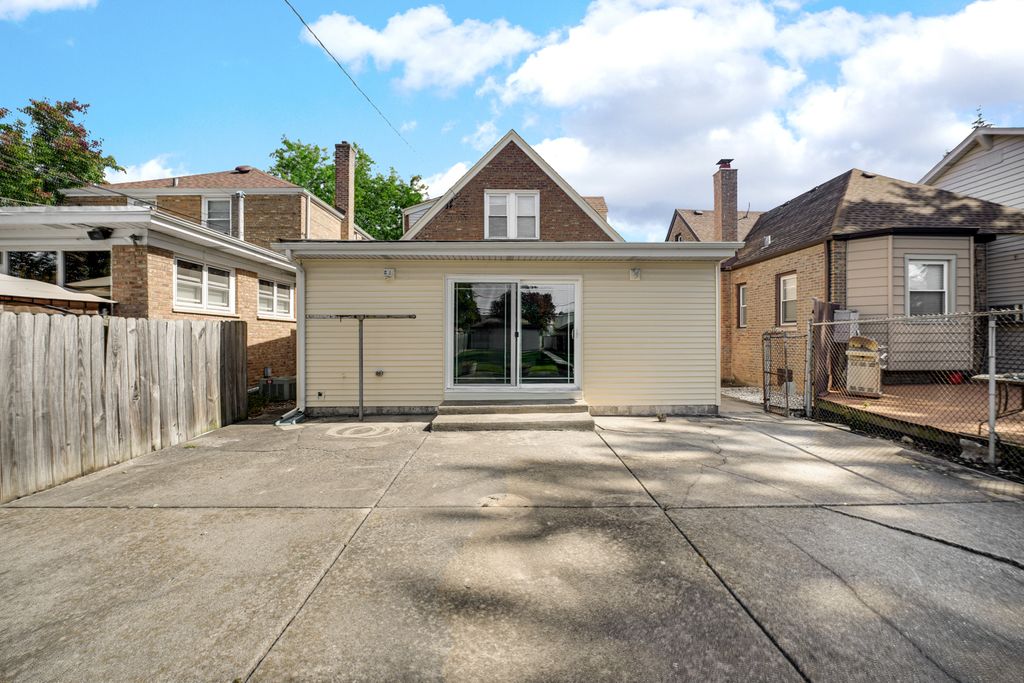 1830 N Neva Avenue, Chicago, IL 60707 — photo 2