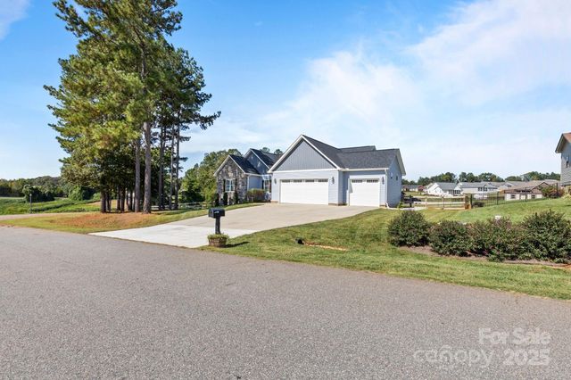 198 Castle Pines Lane, Statesville, NC 28625