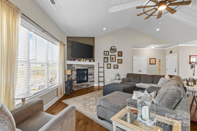 198 Castle Pines Lane, Statesville, NC 28625