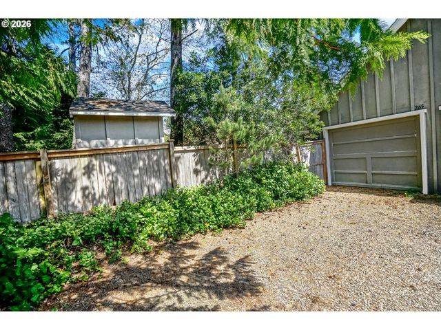265 BUNCHBERRY Way, Depoe Bay, OR 97341