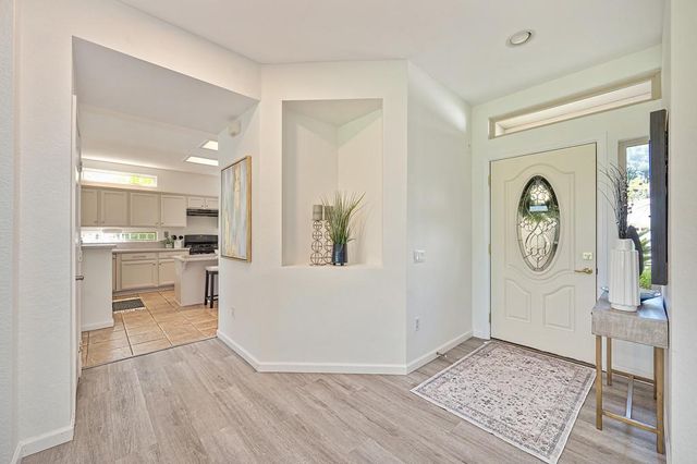 912 Castleberry Ln, Lincoln, CA 95648