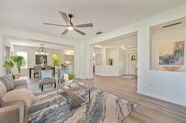 912 Castleberry Ln, Lincoln, CA 95648