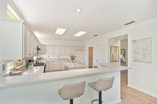 912 Castleberry Ln, Lincoln, CA 95648