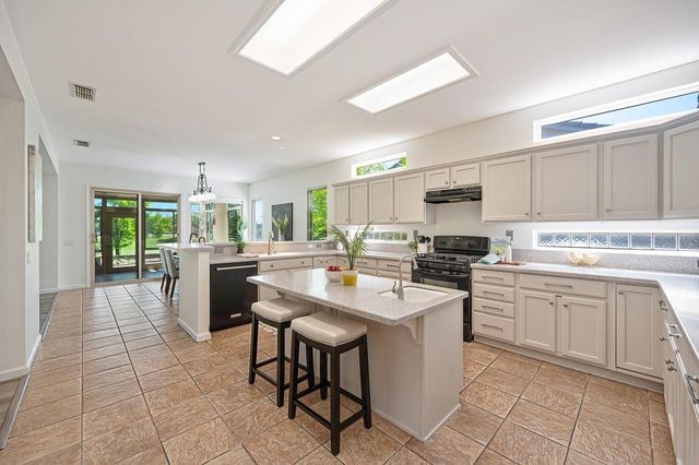 912 Castleberry Ln, Lincoln, CA 95648