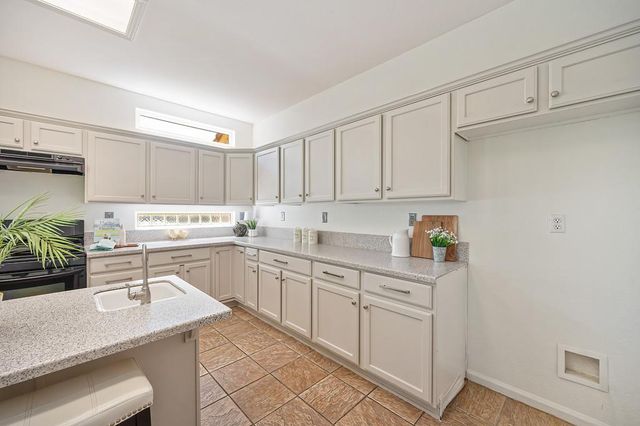 912 Castleberry Ln, Lincoln, CA 95648