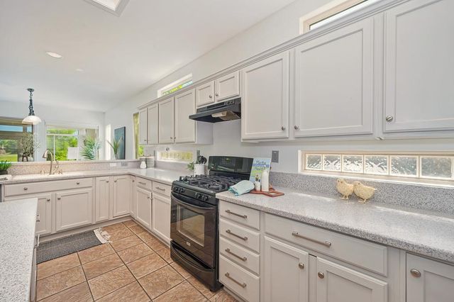 912 Castleberry Ln, Lincoln, CA 95648