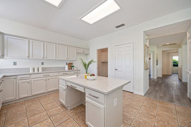 912 Castleberry Ln, Lincoln, CA 95648