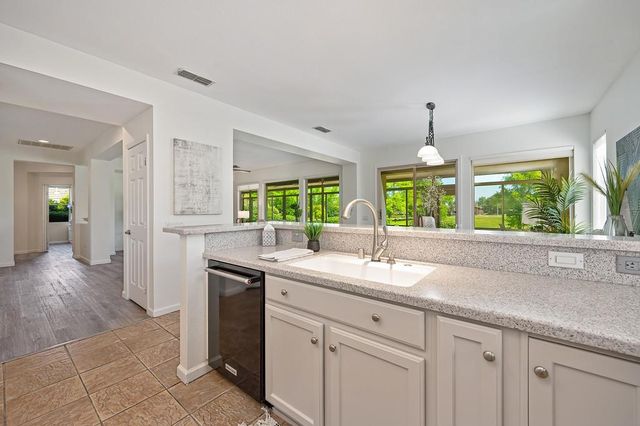 912 Castleberry Ln, Lincoln, CA 95648