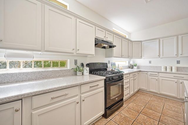 912 Castleberry Ln, Lincoln, CA 95648