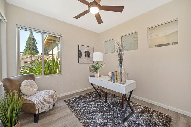 912 Castleberry Ln, Lincoln, CA 95648