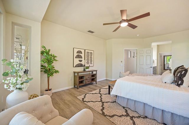 912 Castleberry Ln, Lincoln, CA 95648