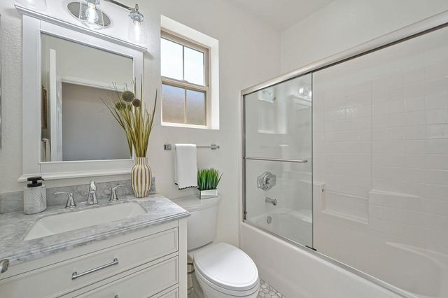 912 Castleberry Ln, Lincoln, CA 95648