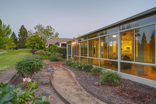 912 Castleberry Ln, Lincoln, CA 95648