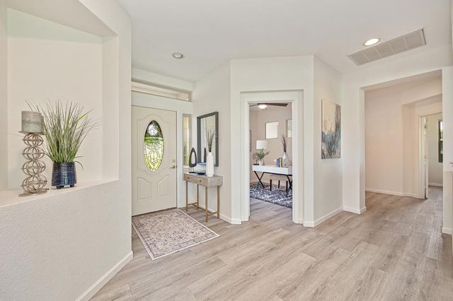 912 Castleberry Ln, Lincoln, CA 95648