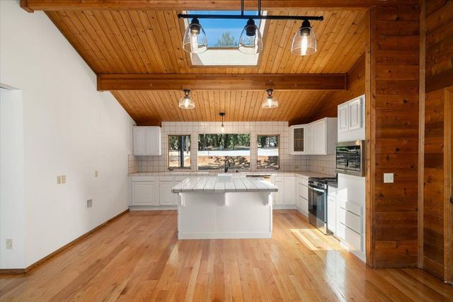 5104 Crestline Dr, Foresthill, CA 95631