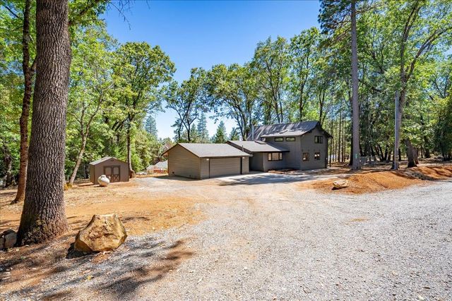 5104 Crestline Dr, Foresthill, CA 95631