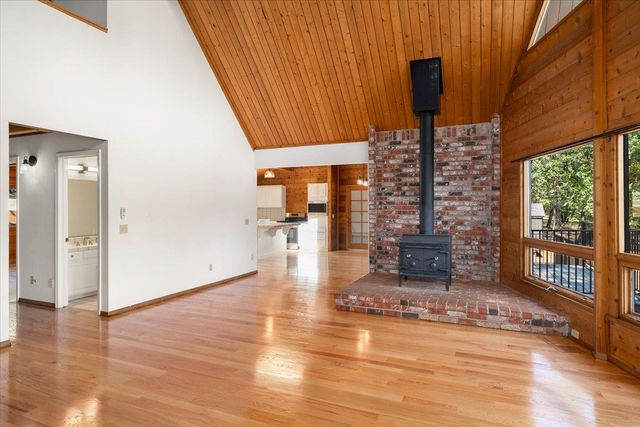 5104 Crestline Dr, Foresthill, CA 95631