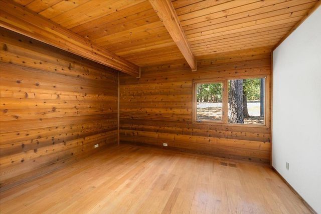5104 Crestline Dr, Foresthill, CA 95631