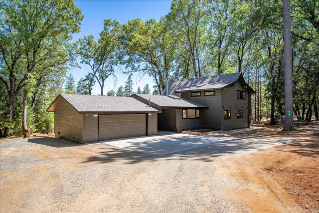 5104 Crestline Dr, Foresthill, CA 95631