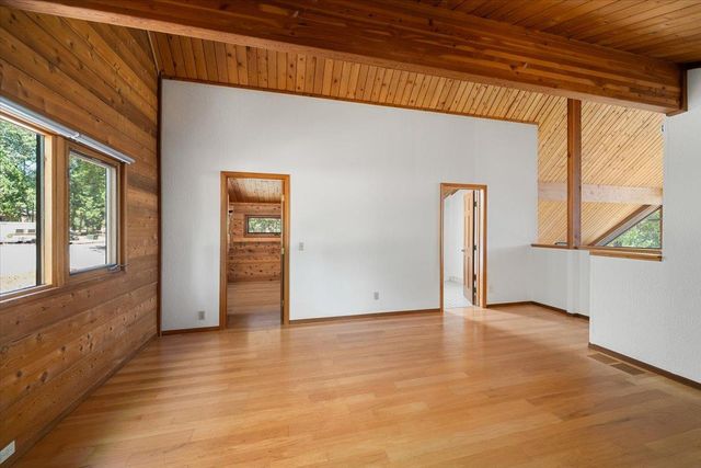 5104 Crestline Dr, Foresthill, CA 95631