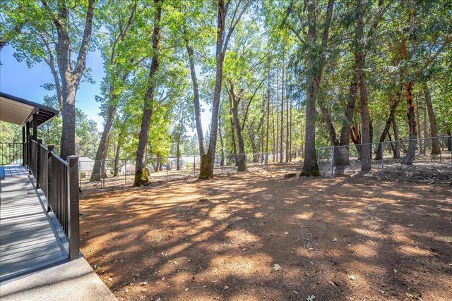 5104 Crestline Dr, Foresthill, CA 95631