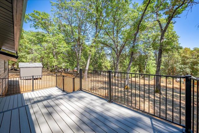 5104 Crestline Dr, Foresthill, CA 95631