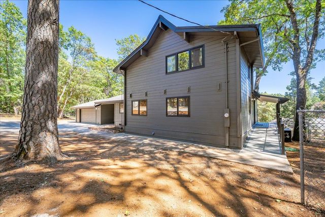 5104 Crestline Dr, Foresthill, CA 95631