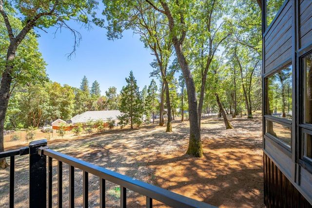 5104 Crestline Dr, Foresthill, CA 95631