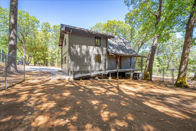 5104 Crestline Dr, Foresthill, CA 95631