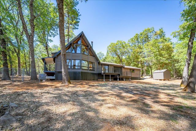 5104 Crestline Dr, Foresthill, CA 95631