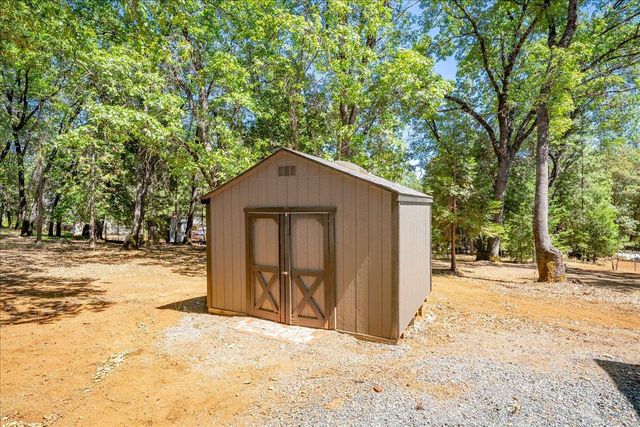 5104 Crestline Dr, Foresthill, CA 95631