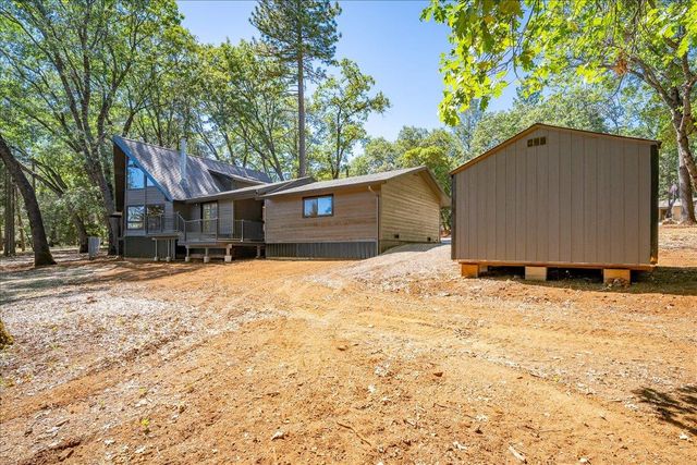 5104 Crestline Dr, Foresthill, CA 95631