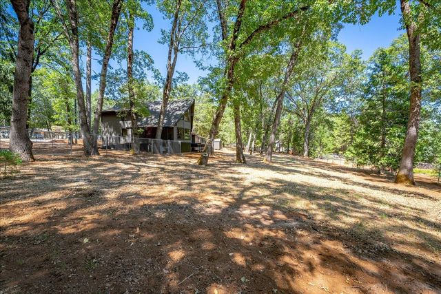 5104 Crestline Dr, Foresthill, CA 95631