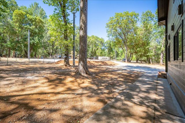 5104 Crestline Dr, Foresthill, CA 95631