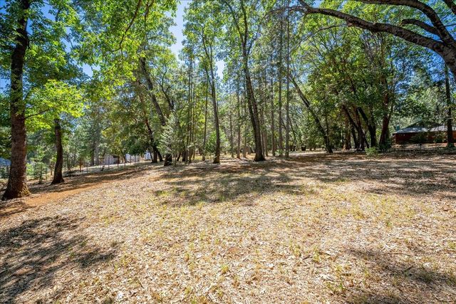 5104 Crestline Dr, Foresthill, CA 95631