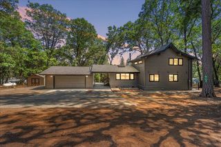 5104 Crestline Dr, Foresthill, CA 95631