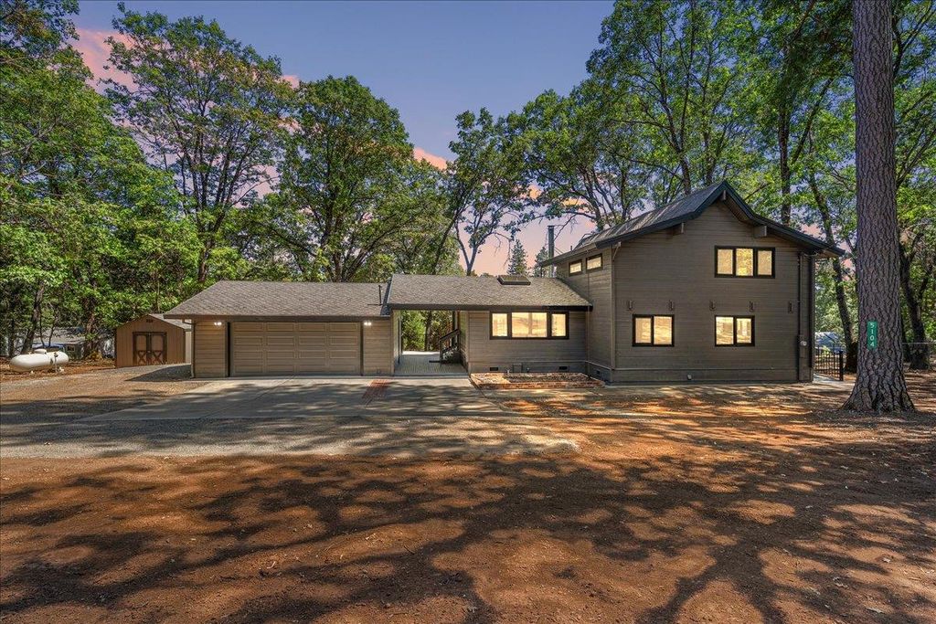 5104 Crestline Dr, Foresthill, CA 95631