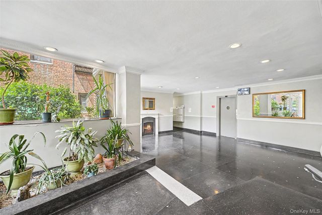 63-95 Austin Street 2G, Rego Park, NY 11374